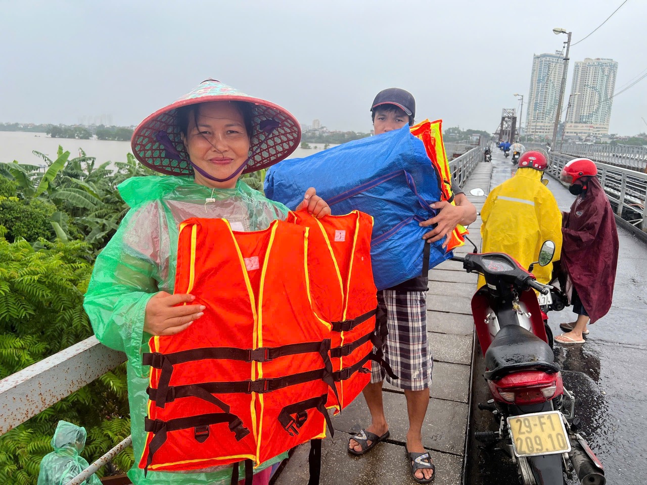 Tổ chức Rồng Xanh (BlueDragon) của Úc và dự án “Bước tiến” hỗ trợ khắc phục cơn bão số 11