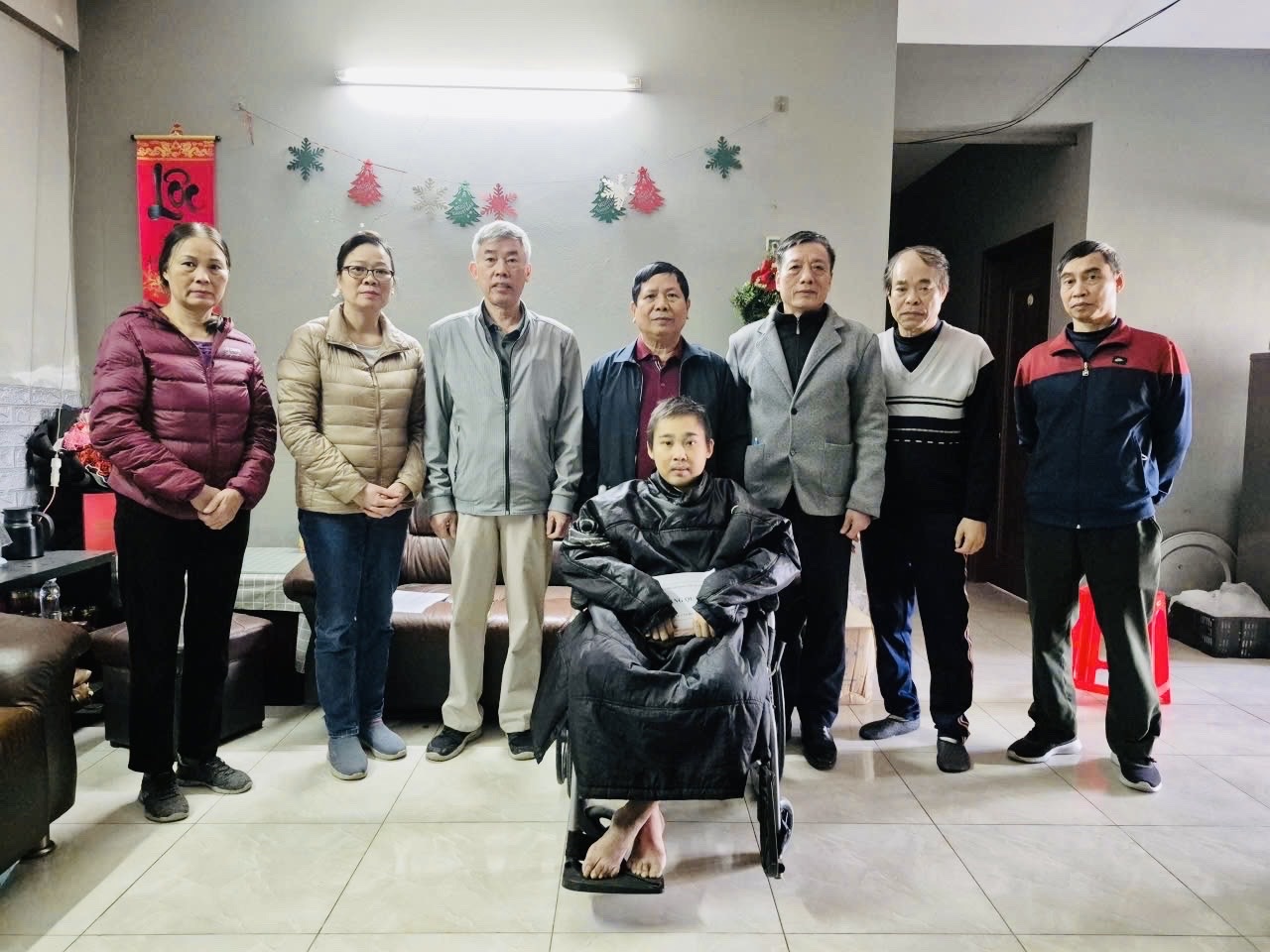 Ban quản trị tòa nhà A chung cư HOUSINCO- Phùng Khoang tổ chức trao tiền ủng hộ của cư dân đối với cháu Nguyễn Huy Hoàng