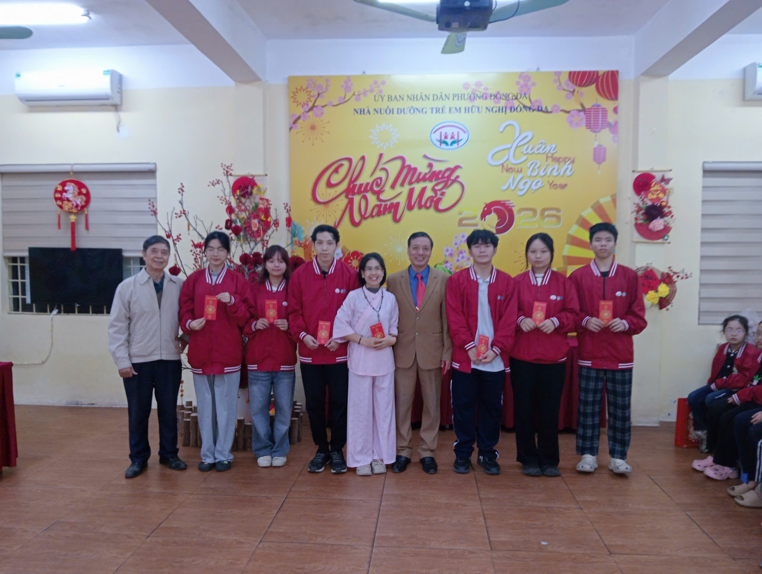 Hội và Cộng động doanh nhân thiền ca Việt Nam tới thăm và tặng quà Nhà nuôi dưỡng trẻ em Hữu Nghị Đống Đa 