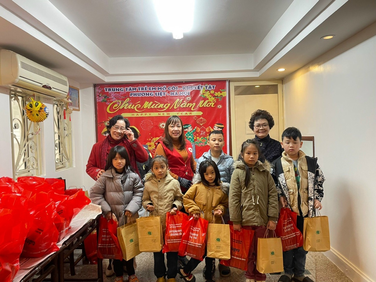 Trung tâm Trẻ em mồ côi - khuyết tật Phương Liệt trao quà tết năm 2024 Trung tâm Trẻ em mồ côi - khuyết tật Phương Liệt trao quà tết năm 2024