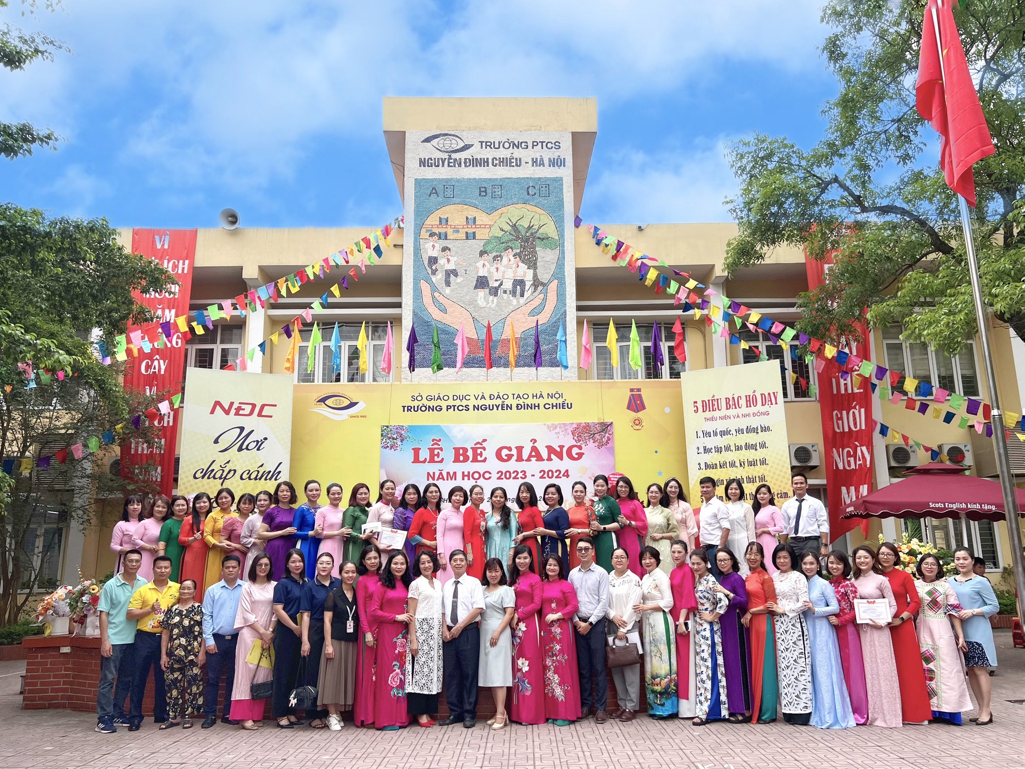 Lễ Bế giảng năm học 2023 – 2024 đã được tổ chức vô cùng trọng thể, ấn tượng tại trường PTCS Nguyễn Đình Chiểu Lễ Bế giảng năm học 2023 – 2024 đã được tổ chức vô cùng trọng thể, ấn tượng tại trường PTCS Nguyễn Đình Chiểu