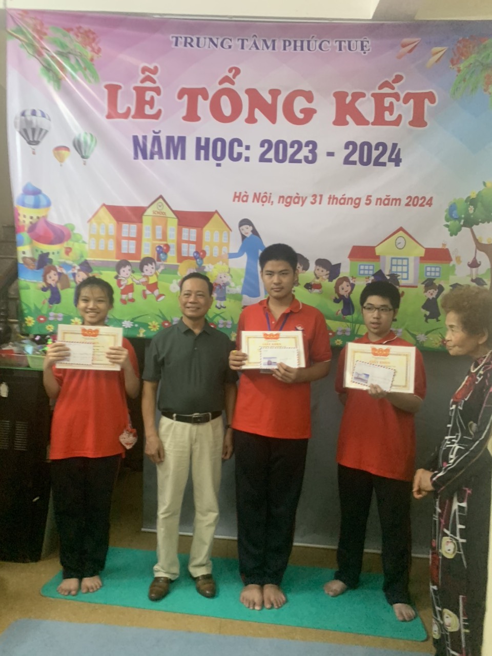 Trung tâm Phúc Tuệ tổng kết năm học, trao thưởng năm học 2023-2024 Trung tâm Phúc Tuệ tổng kết năm học, trao thưởng năm học 2023-2024