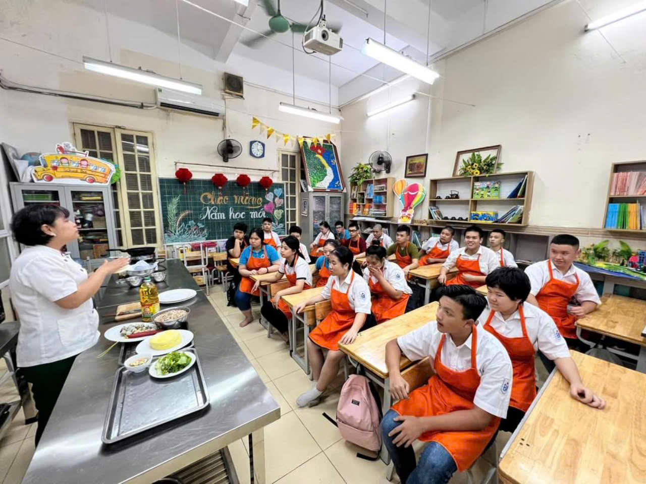 Lớp học nghề làm bánh - hành trình yêu thương cho học sinh khuyết tật trí tuệ Lớp học nghề làm bánh - hành trình yêu thương cho học sinh khuyết tật trí tuệ