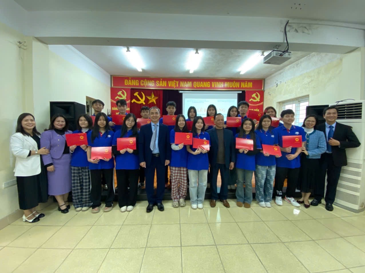 Lễ bế giảng lớp sơ cấp nghề Kỹ thuật chế biến bánh và chăm sóc da năm 2025 Lễ bế giảng lớp sơ cấp nghề Kỹ thuật chế biến bánh và chăm sóc da năm 2025