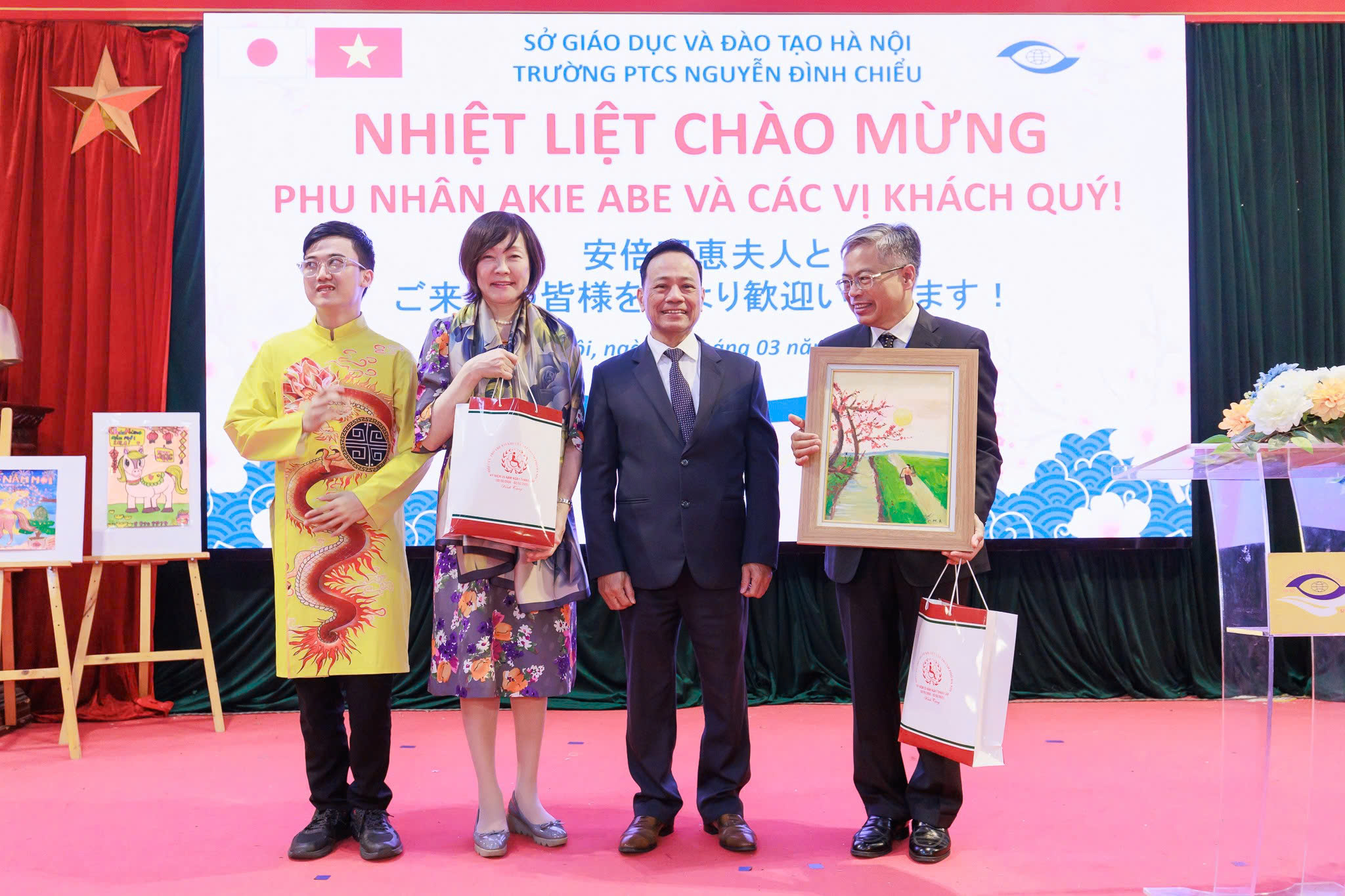 Trường PTCS Nguyễn Đình Chiểu Hà Nội vinh dự đón tiếp bà Akie Abe phu nhân cố Thủ tướng Nhật Bản Shinzo Abe Trường PTCS Nguyễn Đình Chiểu Hà Nội vinh dự đón tiếp bà Akie Abe phu nhân cố Thủ tướng Nhật Bản Shinzo Abe