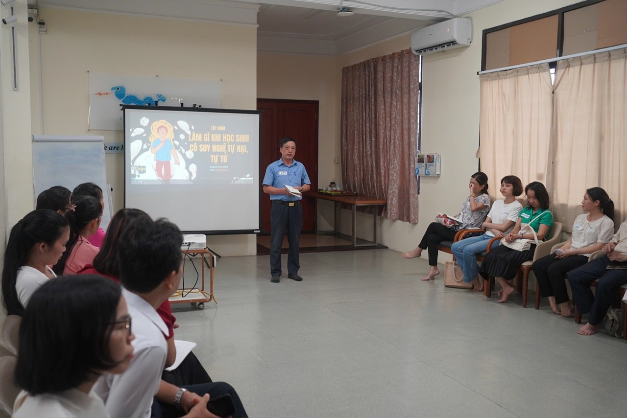 Hội Cứu trợ trẻ em khuyết tật TP Hà Nội phối hợp với tổ chức Rồng Xanh (Úc), tổ chức lớp tập huấn ”Làm gì khi học sinh có suy nghĩ về tự hại và tự tử Hội Cứu trợ trẻ em khuyết tật TP Hà Nội phối hợp với tổ chức Rồng Xanh (Úc), tổ chức lớp tập huấn ”Làm gì khi học sinh có suy nghĩ về tự hại và tự tử