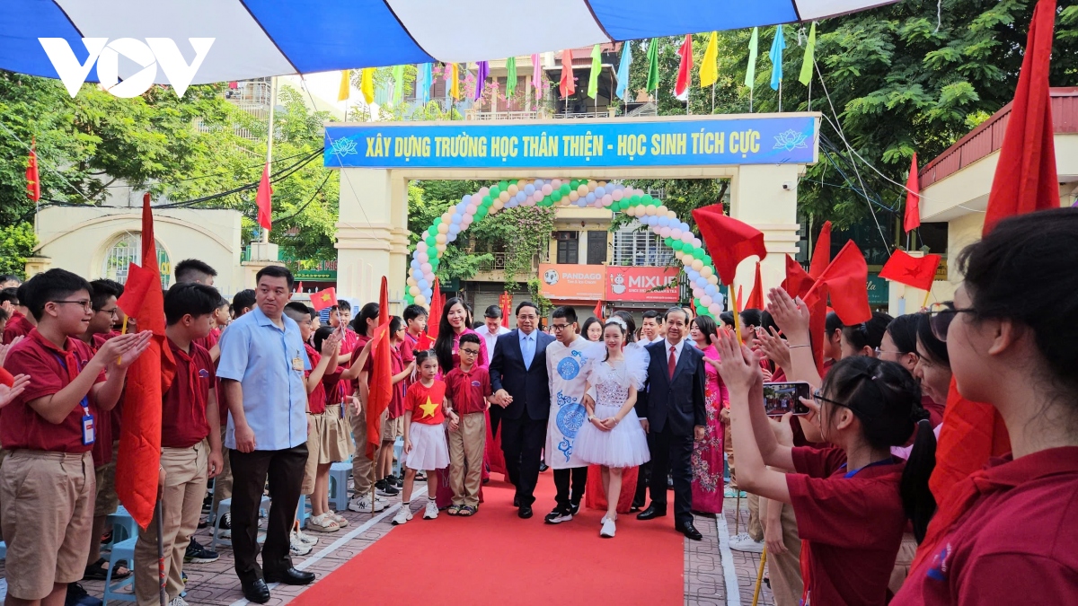 Thủ tướng Chính phủ dự khai giảng với thầy trò Trường PTCS Nguyễn Đình Chiểu, Hà Nội Thủ tướng Chính phủ dự khai giảng với thầy trò Trường PTCS Nguyễn Đình Chiểu, Hà Nội